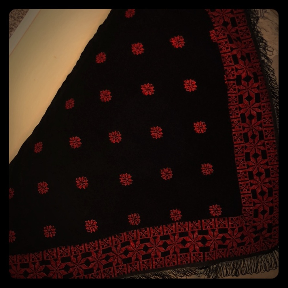 Jordanian Palestinian embroidered scarf thoub